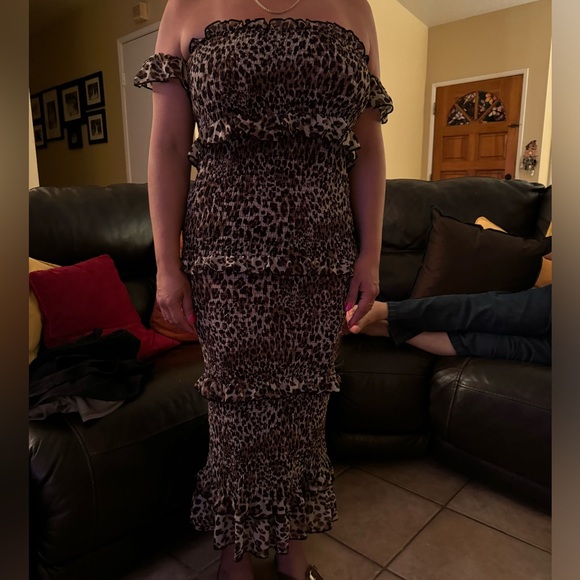 LILYFUL Cheetah Off the Shoulder Dress - Picture 4 of 4